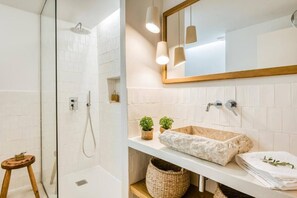 Shower, hair dryer, towels - Refugi Blau, sea view in Son Bou (Son Bou)