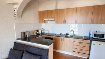 Fridge, microwave, stovetop, coffee/tea maker