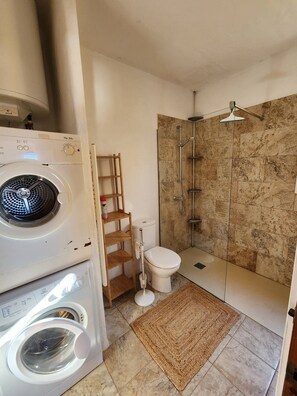 Shower, hair dryer, towels - 3.6 - Charming sea view apartment - Pl Fornells (Fornells)