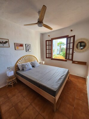 1 bedroom, travel cot, free WiFi - Sea view apartment - Pl. Fornells (Fornells)