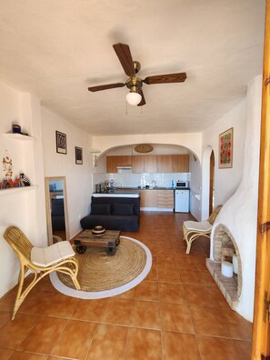 Living area - Sea view apartment - Pl. Fornells (Fornells)