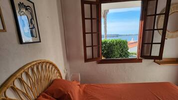 1 bedroom, travel crib, free WiFi