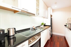 Private kitchen - 2 Bed Serviced Superior SkyVilla (Krung Thep Maha Nakhon)