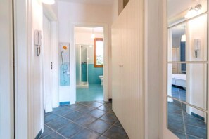 Bathroom - Apartment 'Residence Le Cenate Ship In' with Private Terrace, Wi-Fi and Air Conditioning (Nardò)