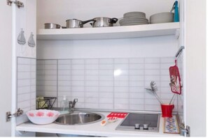 Private kitchen - Apartment 'Residence Le Cenate Ship In' with Private Terrace, Wi-Fi and Air Conditioning (Nardò)