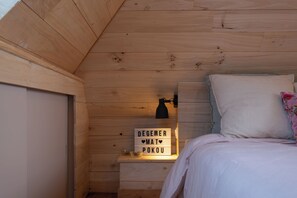 4 habitaciones, tabla de planchar con plancha, wifi y ropa de cama 