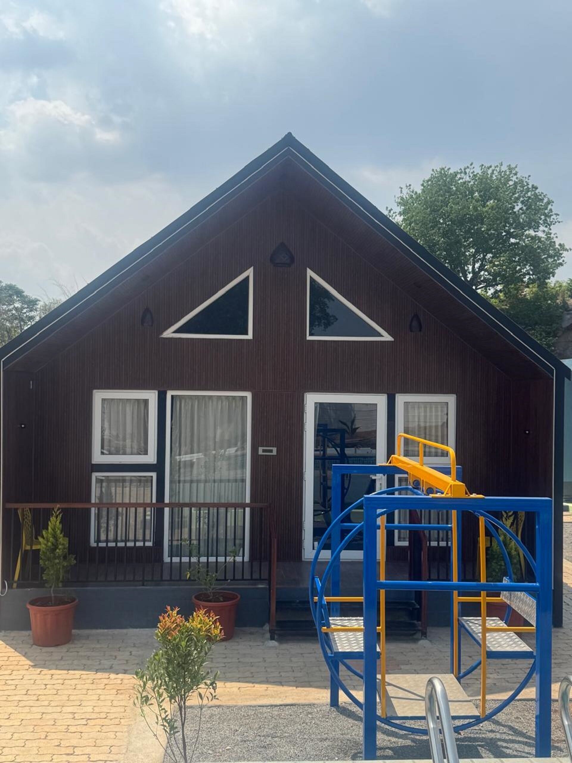 Deluxe Cottage, Garden View | Children's area