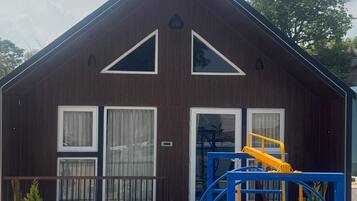 Deluxe Cottage, Garden View | Children’s area
