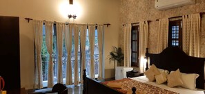 Room - Eennra Oiitijhyya (Kolkata)