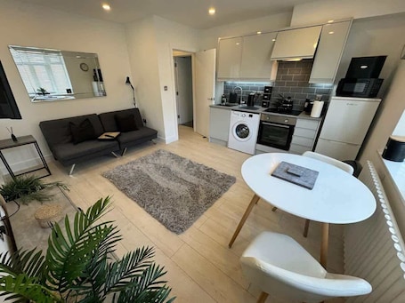Interior. Hadleigh Hideout - Modern Apartment with Parking