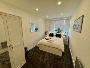 Room - Hadleigh Hideout - Modern Apartment with Parking (Hadleigh)