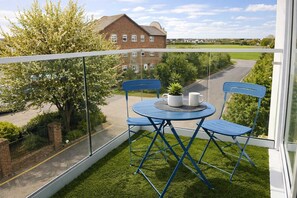 Outdoor dining - The Studios at Taylor’s Court (Canvey Island)