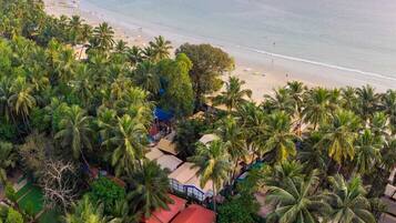 Deluxe Triple Room | Beach