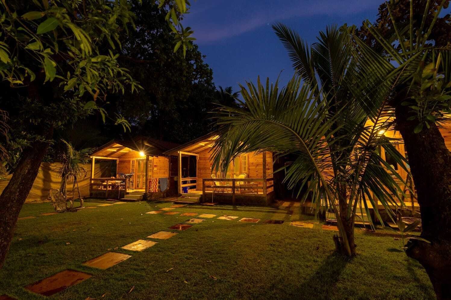 Deluxe driepersoonskamer | Terrein van de accommodatie