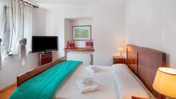 3 chambres, fer et planche à repasser, Wi-Fi, draps fournis