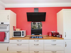 Dishwasher, cookware/dishes/utensils - Avenue Park Villa (Torquay)