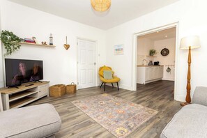 TV - Canol Y Bryn - 3 Bedroom House  - Tenby (Pembrokeshire)