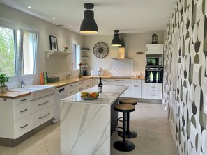 Private kitchen - Belle Etoile apple trees. House for 8 people at the foot of Mont de Cerisy. (Cerisy-Belle-Étoile)