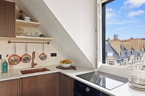 Fridge, oven, stovetop, dishwasher - Chic 1BR Near Golden Triangle & Eiffel Tower (Paris)