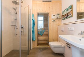Bathroom - Vrbo Property (Zingst)