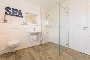 Bathroom - Vrbo Property (Bresewitz)