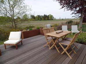 Outdoor dining - Vrbo Property (Fuhlendorf)