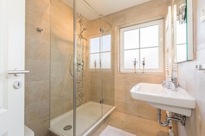 Bathroom - Vrbo Property (Zingst)