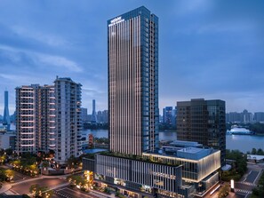 ด้านหน้าที่พัก - ตอนเย็น/กลางคืน