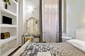 Room - Room 1 for 3 Guests with Wi-Fi in Como (Como)