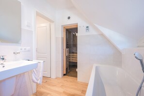 Bathroom - Vrbo Property (Zingst)