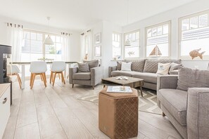 Living area - Vrbo Property (Zingst)