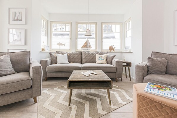 Living area - Vrbo Property (Zingst)