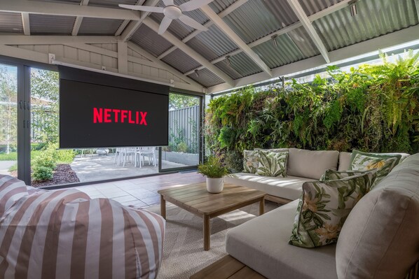 Interior - Ohana Coastal Escape - 4pm check out Sundays* (Rosebud)