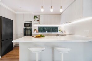 Private kitchen - Ohana Coastal Escape - 4pm check out Sundays* (Rosebud)