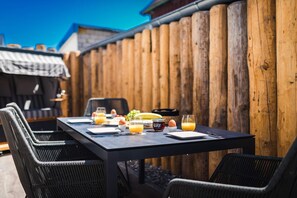 Outdoor dining - Vrbo Property (Zingst)