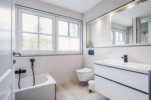 Bathroom - Vrbo Property (Zingst)