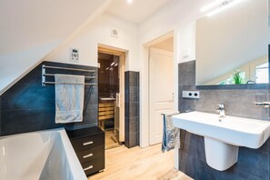 Bathroom - Vrbo Property (Zingst)