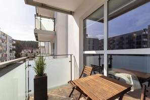 Outdoor dining - Chabrowa 22D Gdynia | Modern Apartment | Parking | Balcony (Gdynia)