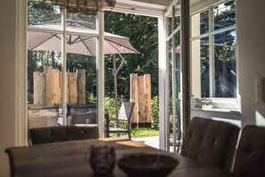 Outdoor dining - Vrbo Property (Prerow)