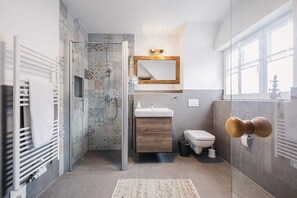 Bathroom - Vrbo Property (Prerow)