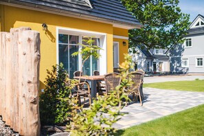 Outdoor dining - Vrbo Property (Prerow)