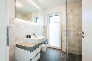Bathroom - Vrbo Property (Zingst)