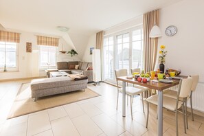 Dining - Vrbo Property (Zingst)