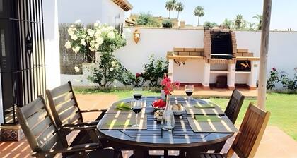 Cottage „Casa La Gitanilla 1“ mit privatem Pool, Terrasse und WLAN