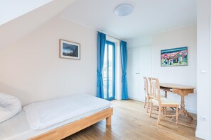 Room - Vrbo Property (Zingst)