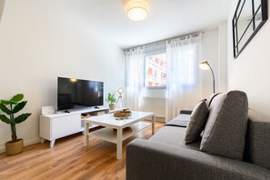 TV - (SAQU312C) Spacious 1 bedroom apartment in Tetuán (Madrid)