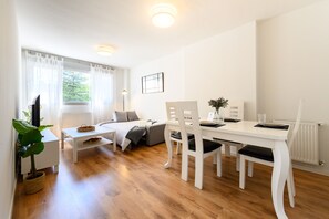 Dining - (SAQU312C) Spacious 1 bedroom apartment in Tetuán (Madrid)