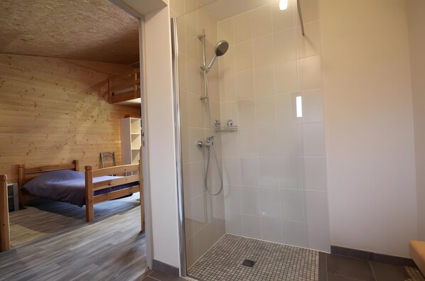 3 Schlafzimmer, Bügeleisen/Bügelbrett, Bettwäsche