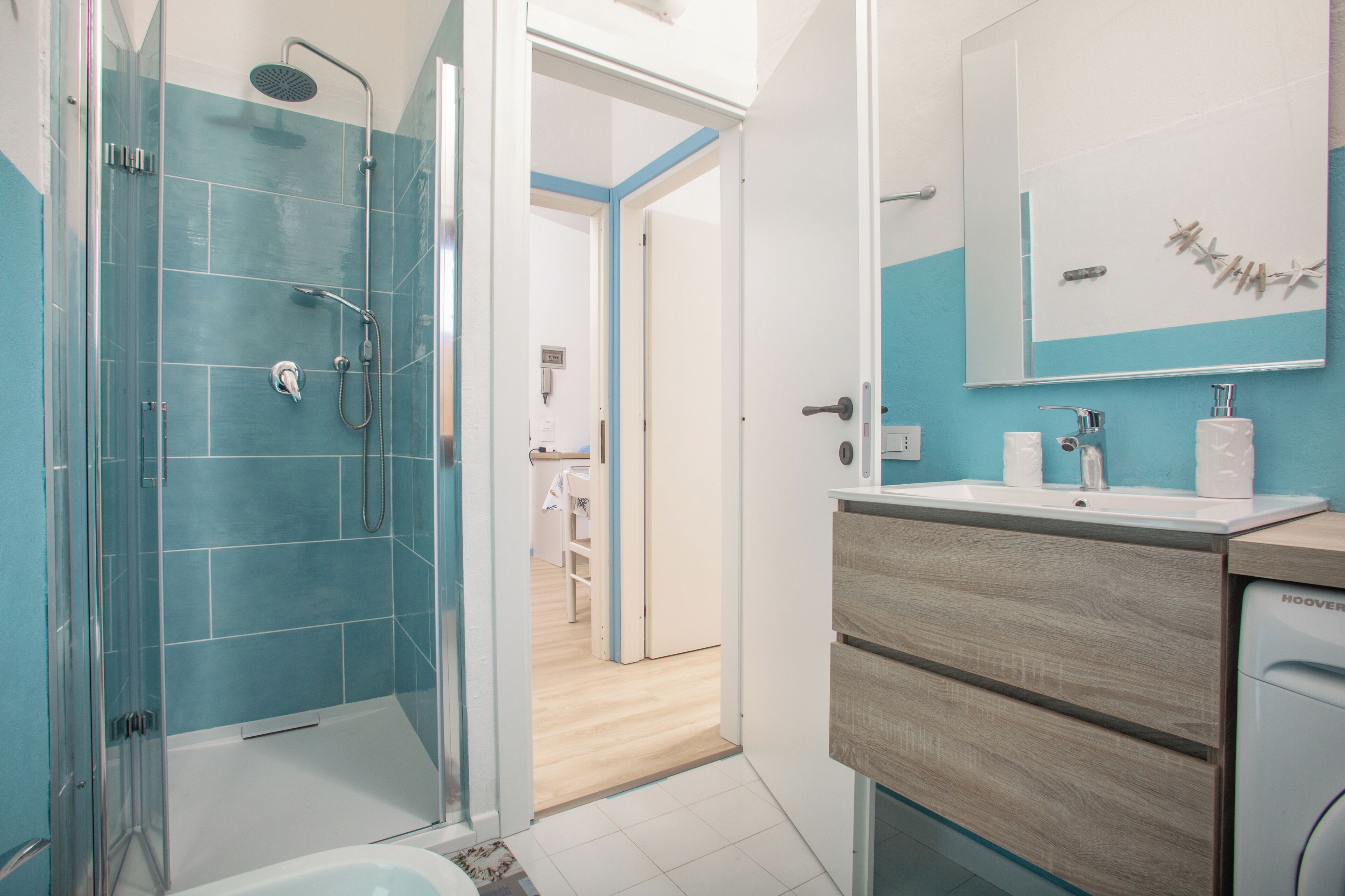Apartment | Badezimmer | Kostenlose Toilettenartikel, Haartrockner, Handtücher, Seife
