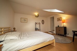 4 soverom, strykejern/-brett, reiseseng for barn og wi-fi (inkludert)